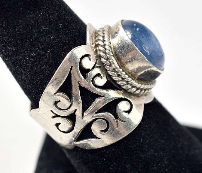 Thick Band Ring With Gorgeous Blue Stone in Sterling Silver 8.6grams Size 8