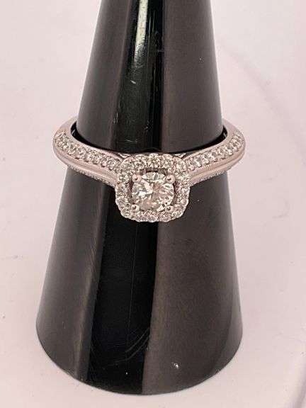 CERTIFIED 14K WHITE GOLD DIAMOND ENGAGEMENT RING