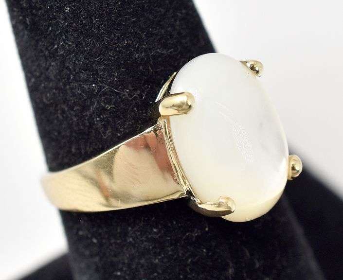 Priceless 14K Yellow Gold Mother of Pearl Ring