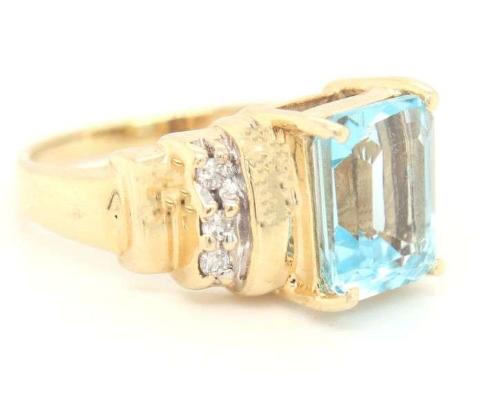 Tasteful 14K YG Blue Topaz & Diamond Ring