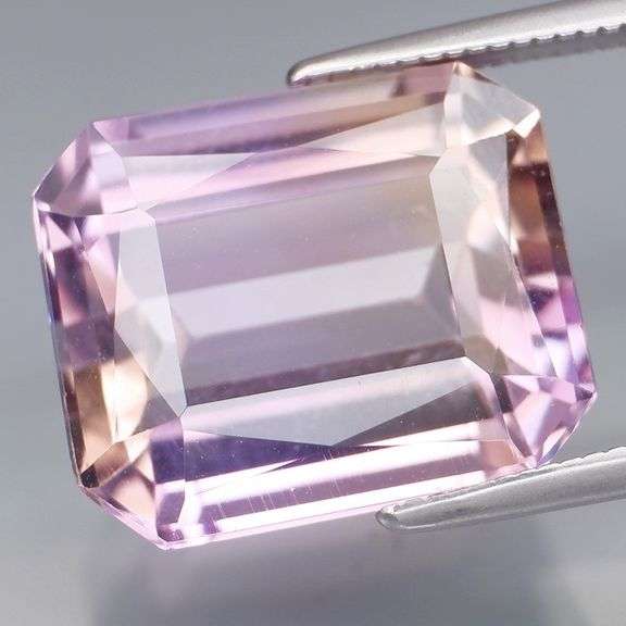 Crystal clear 8.66ct Bolivian Ametrine