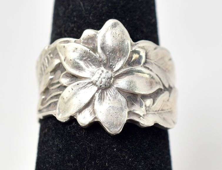 Small Flower Ring with text in Sterling Silver 5.5grams Size 6.5