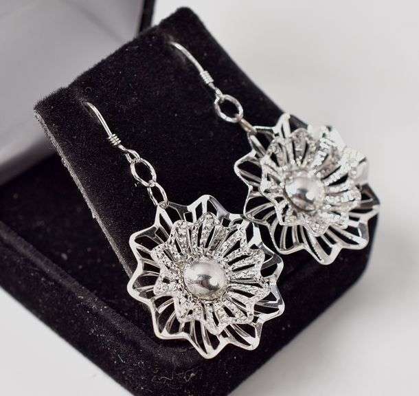 Flower Dangle Earrings in Sterling Silver 2.8g