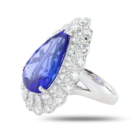 PLATINUM TANZANITE AND DIAMOND RING 13.38 C.T.W.