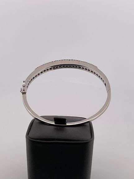 CERTIFIED BRAND NEW 14K WHITE GOLD DIAMOND BANGLE BRACELET