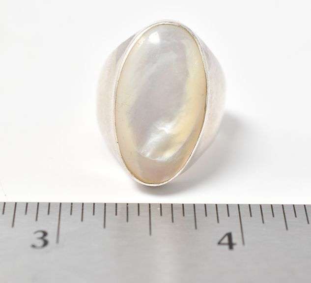 Pearlescent Oval Ring in Sterling Silver 6.2grams Size 6 3/4