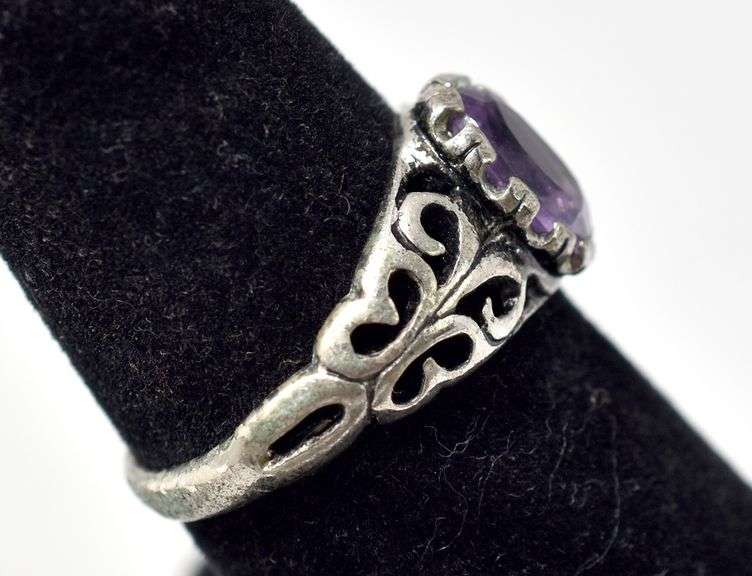 Cute Purple Stone Ring in Sterling Silver 3grams Size 6