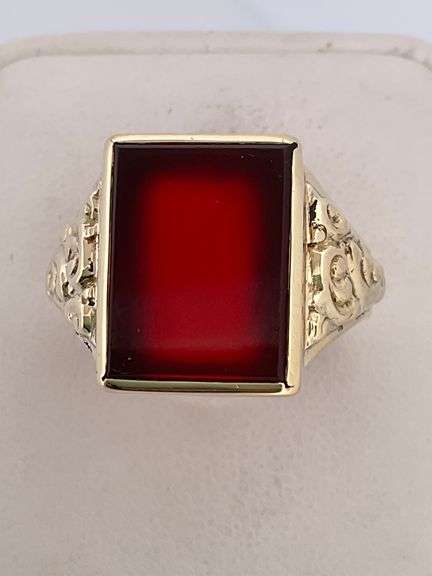 MEN'S 14K YELLOW GOLD RED ONYX RING
