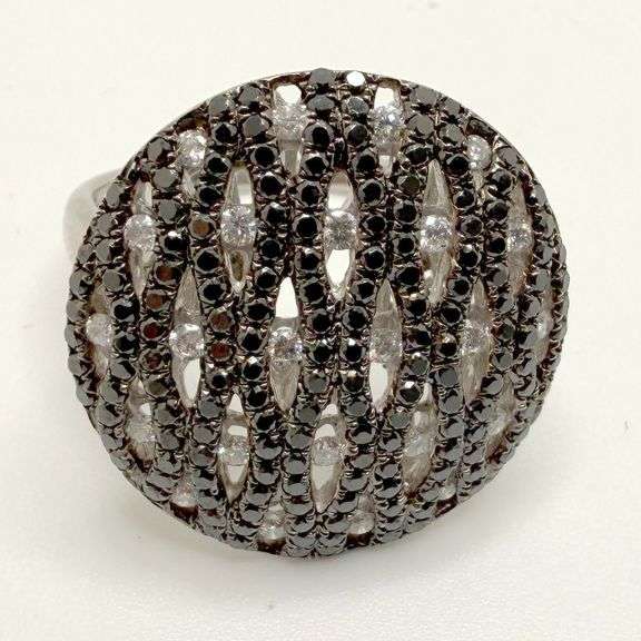 Hand made Italian 18K white gold  1.00 cttw black/white diamond pave disc ring