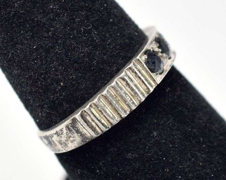 Three Stone Band Ring in Sterling Silver 2.9grams Size 6 3/4