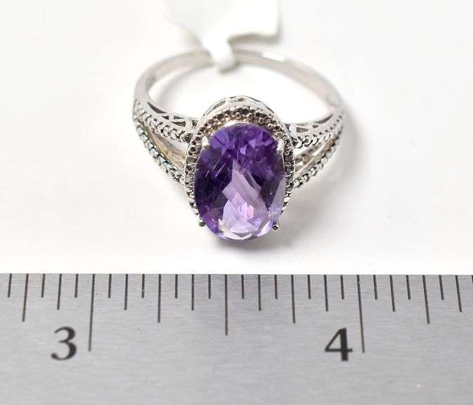 Oval Cut Amethyst Ring in Sterling Silver 4.1grams Size 9