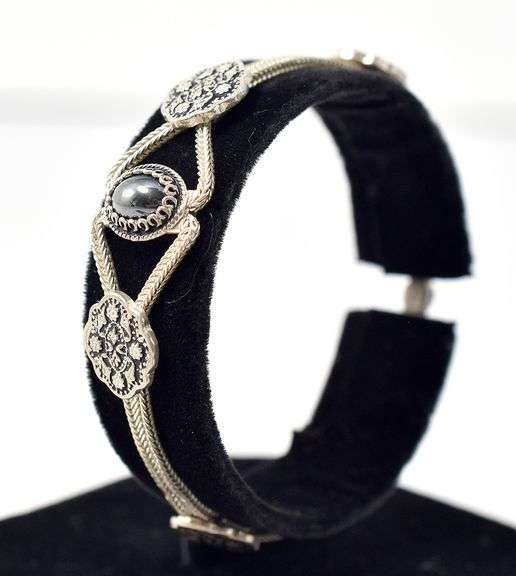 Rope Chain Bracelet with Floral Charms and Stone in Sterling Silver 12.4grams
