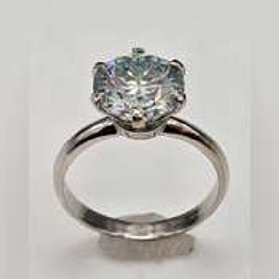 Ladies Sparkling 3.5 Ct VVs1 White E-F Simulated Lab Diamond Ring