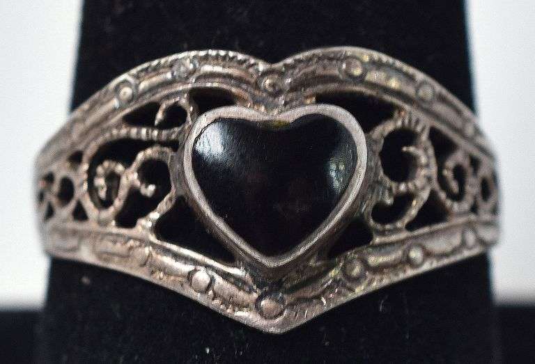 Onyx Heart Shaped Ring in Sterling Silver 3.2grams Size 8 3/4