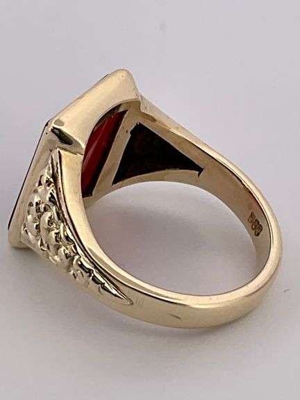 MEN'S 14K YELLOW GOLD RED ONYX RING
