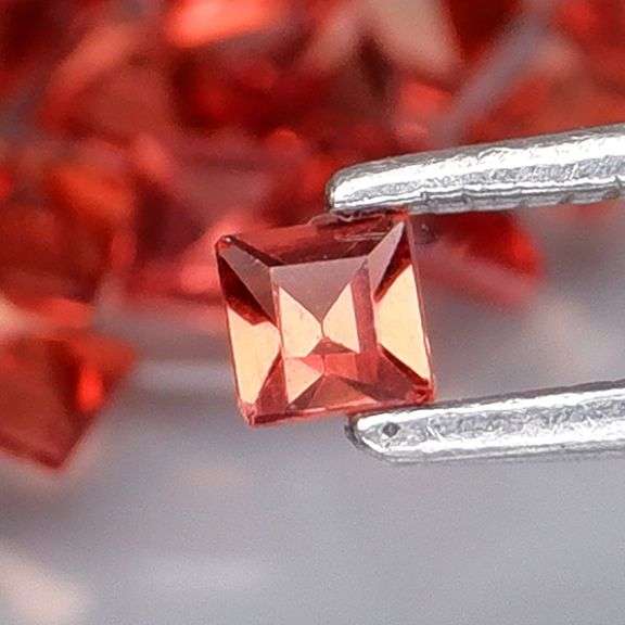 Premium color! 6.65ct princess cut Garnet set!