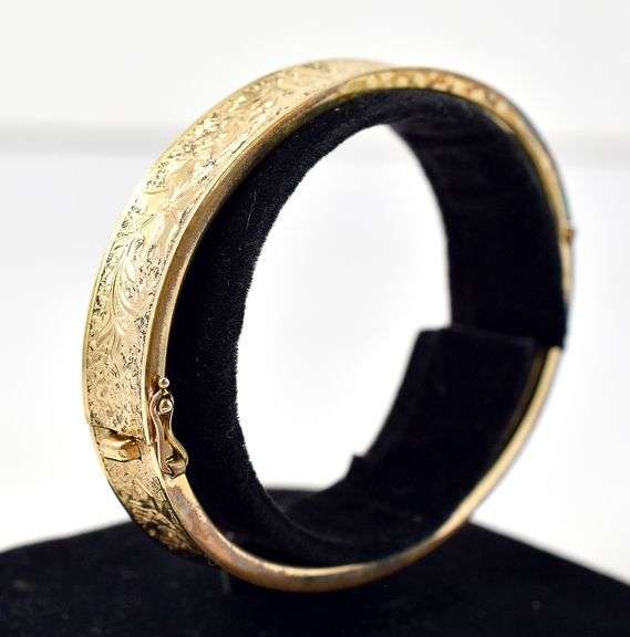 Vermeil Hinged Bangle Bracelet in Sterling Silver. 18.3 grams.