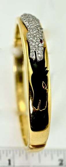 Valuable 18K Yellow Gold Carrera Y Carrera Horse Bangle