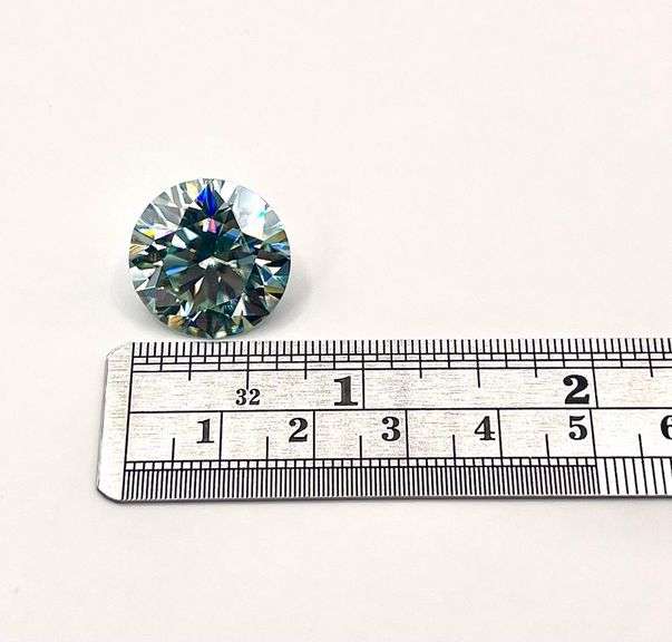 Sparkling 14 Kt White Gold Plate 5.07 Ct VVs1 E-F Simulated Diamond Ring