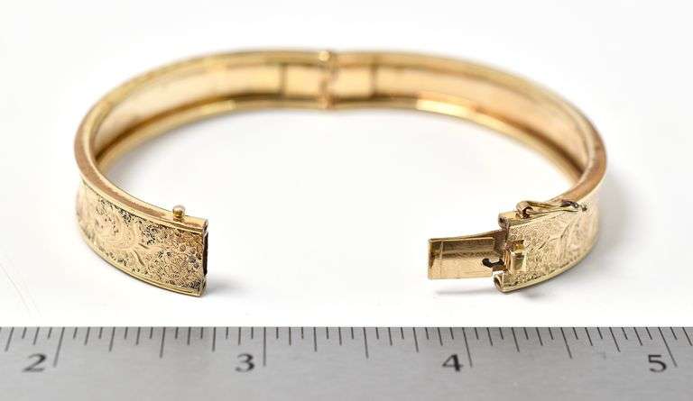 Vermeil Hinged Bangle Bracelet in Sterling Silver. 18.3 grams.