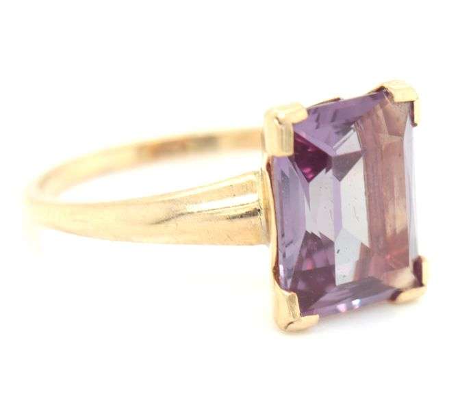 10kt Yellow gold emerald cut amethyst ring