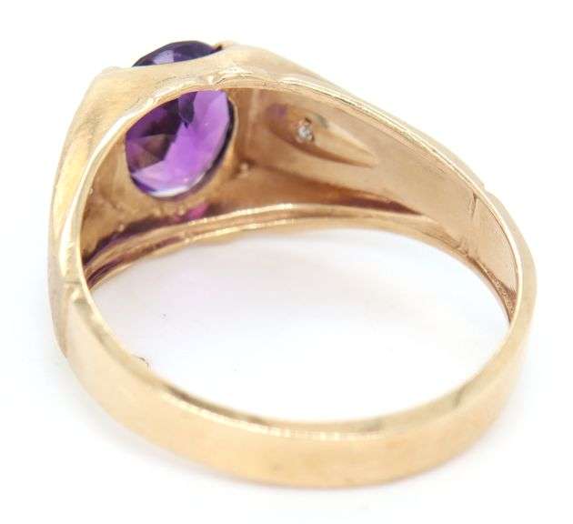 10kt Yellow gold Amethyst ring