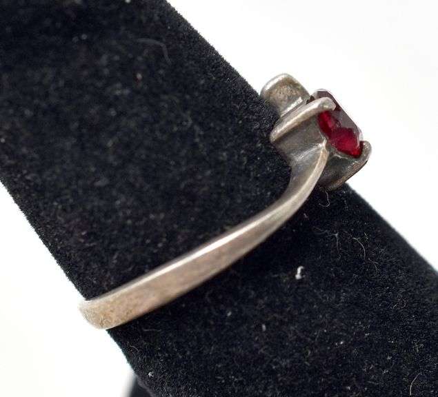 Heart Shaped Small Stone Ring in Sterling Silver 2.1grams Size 6