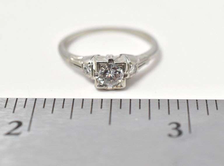 Dazzling Vintage Diamond Ring in 18K White Gold