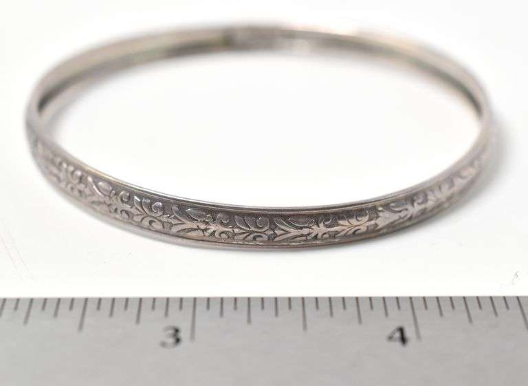 Bangle with Pattern in Sterling Silver 7.2grams