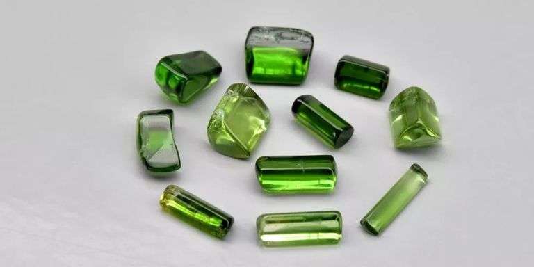 Color shifting! Green to red! 5.28ct set of collectors Tourmaline!