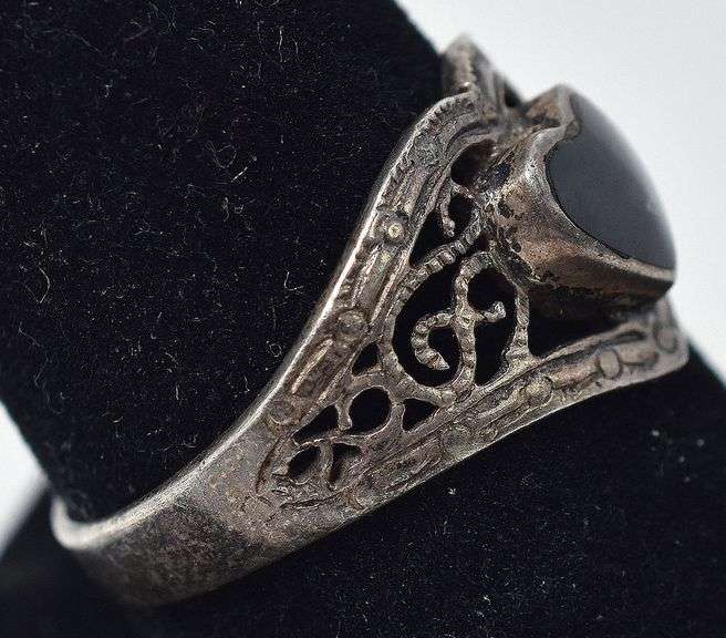 Onyx Heart Shaped Ring in Sterling Silver 3.2grams Size 8 3/4