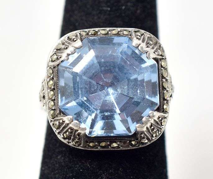 Gorgeous Light Blue Gemstone Ring in Sterling Silver 6.5grams Size 6 1/4