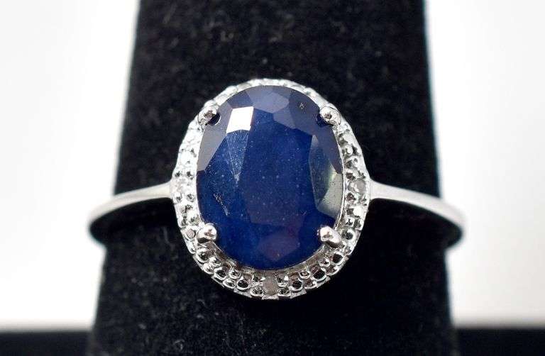 Genuine Sapphire Oval Ring in Sterling Silver 2.7grams Size 8.5