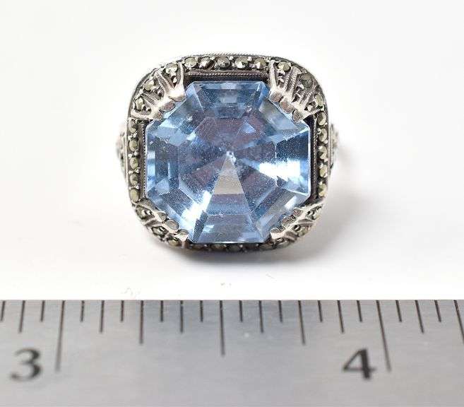 Gorgeous Light Blue Gemstone Ring in Sterling Silver 6.5grams Size 6 1/4