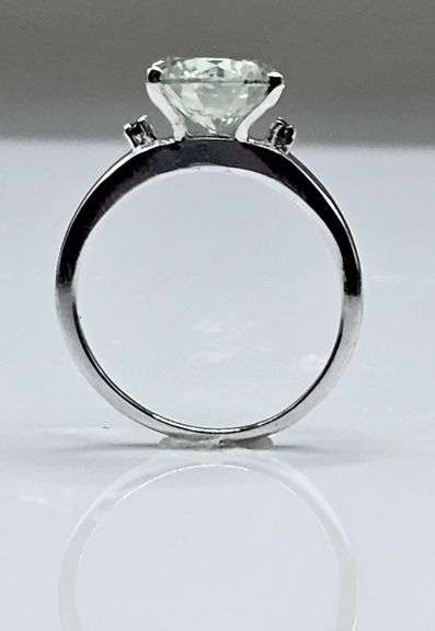 Stunning 3.25 Ct VVs2 White I-J Lab Simulated Diamond Ring