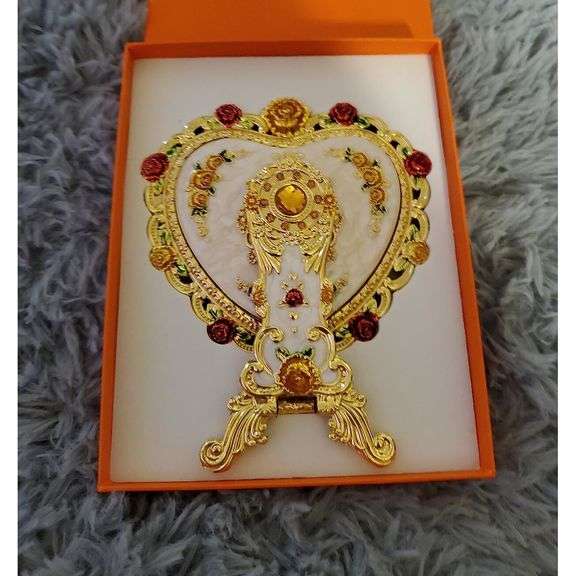 Heart-Shaped Handheld Mirror