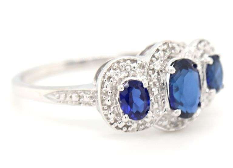 10kt White gold blue sapphire ring