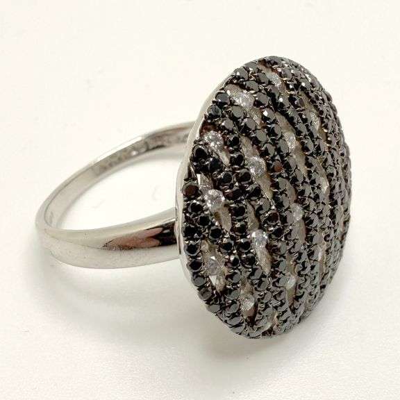Hand made Italian 18K white gold  1.00 cttw black/white diamond pave disc ring