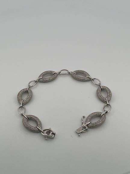 CERTIFIED BRAND NEW 14K WHITE GOLD AND DIAMOND LINK BRACELET.