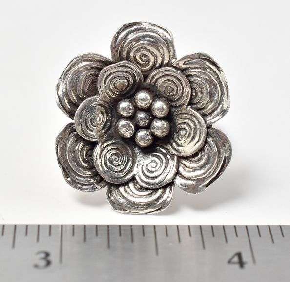 Large Sculpted Flower Ring in Sterling Silver 10.4grams Size 5 3/4