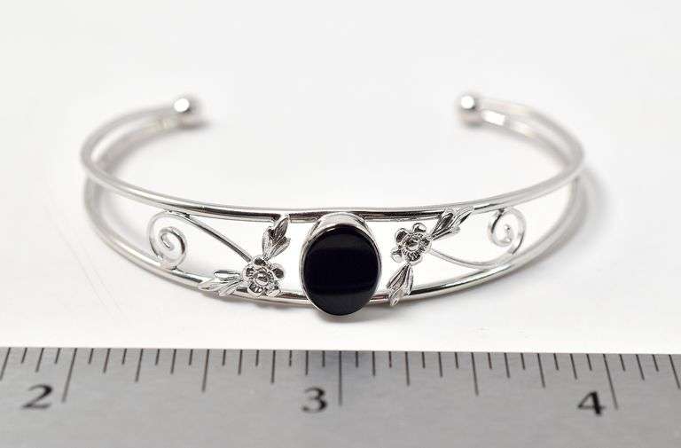 Dainty Cuff Bracelet with Onyx Stone in Sterling Silver 5.8grams