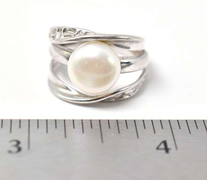 White Pearl Band Ring in Sterling Silver 5grams Size 5.5