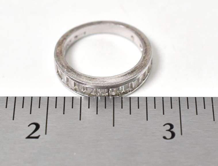 Stone Set Band Ring in Sterling Silver 3.2grams Size 4 3/4