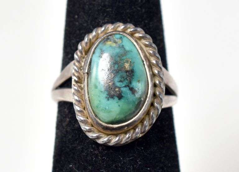 Tasteful Turquoise Ring in Sterling Silver