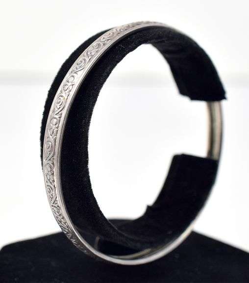 Bangle Bracelet with Floral pattern in Sterling Silver 7.5grams
