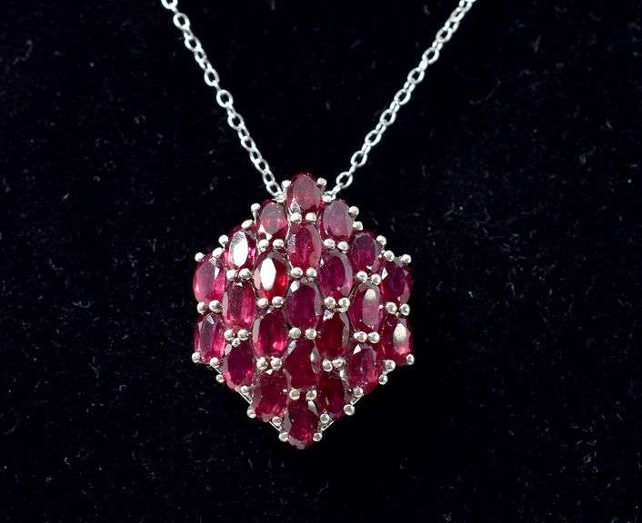 Bright Pink Stone Cluster Necklace in Sterling Silver 7.3grams 18inch