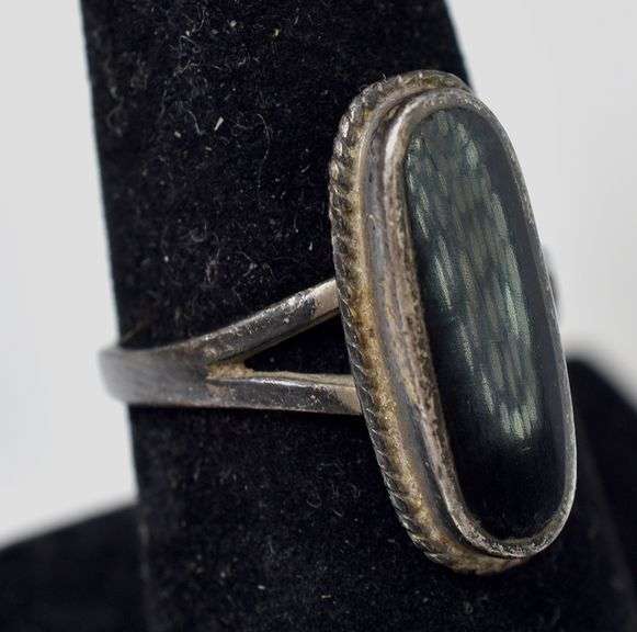Black Onyx Gemstone Ring in Sterling Silver 4.2grams Size 7 1/4