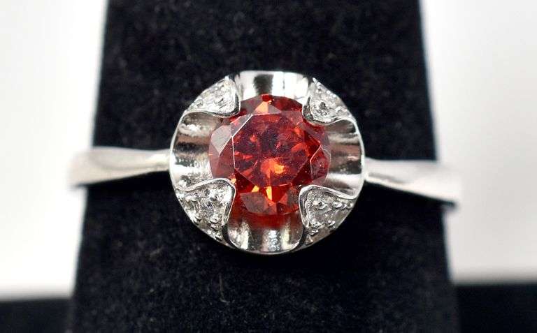 Bright Red Stone Ring in Sterling Silver 2.7grams Size 8 1/4