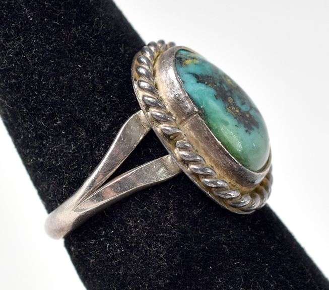 Tasteful Turquoise Ring in Sterling Silver