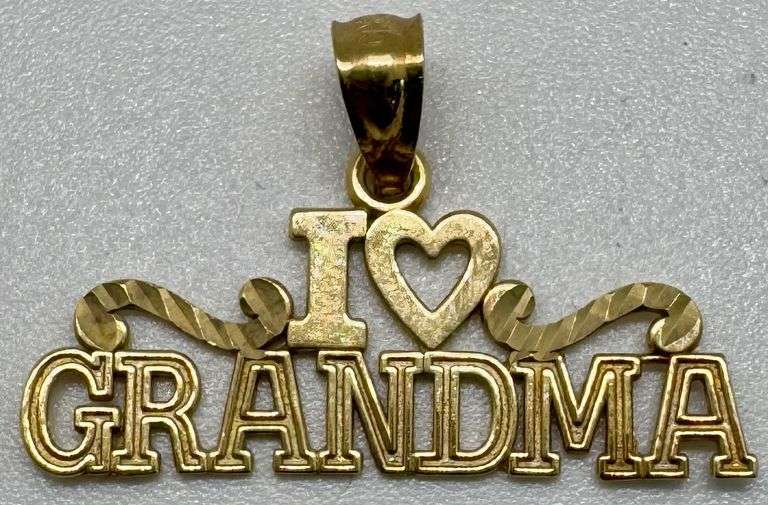 10K Yellow Gold "I <3 GRANDMA " Pendant